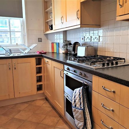 Canongate - Spacious And Historic 2 Bed Flat On Royal Mile Lejlighed Edinburgh Eksteriør billede