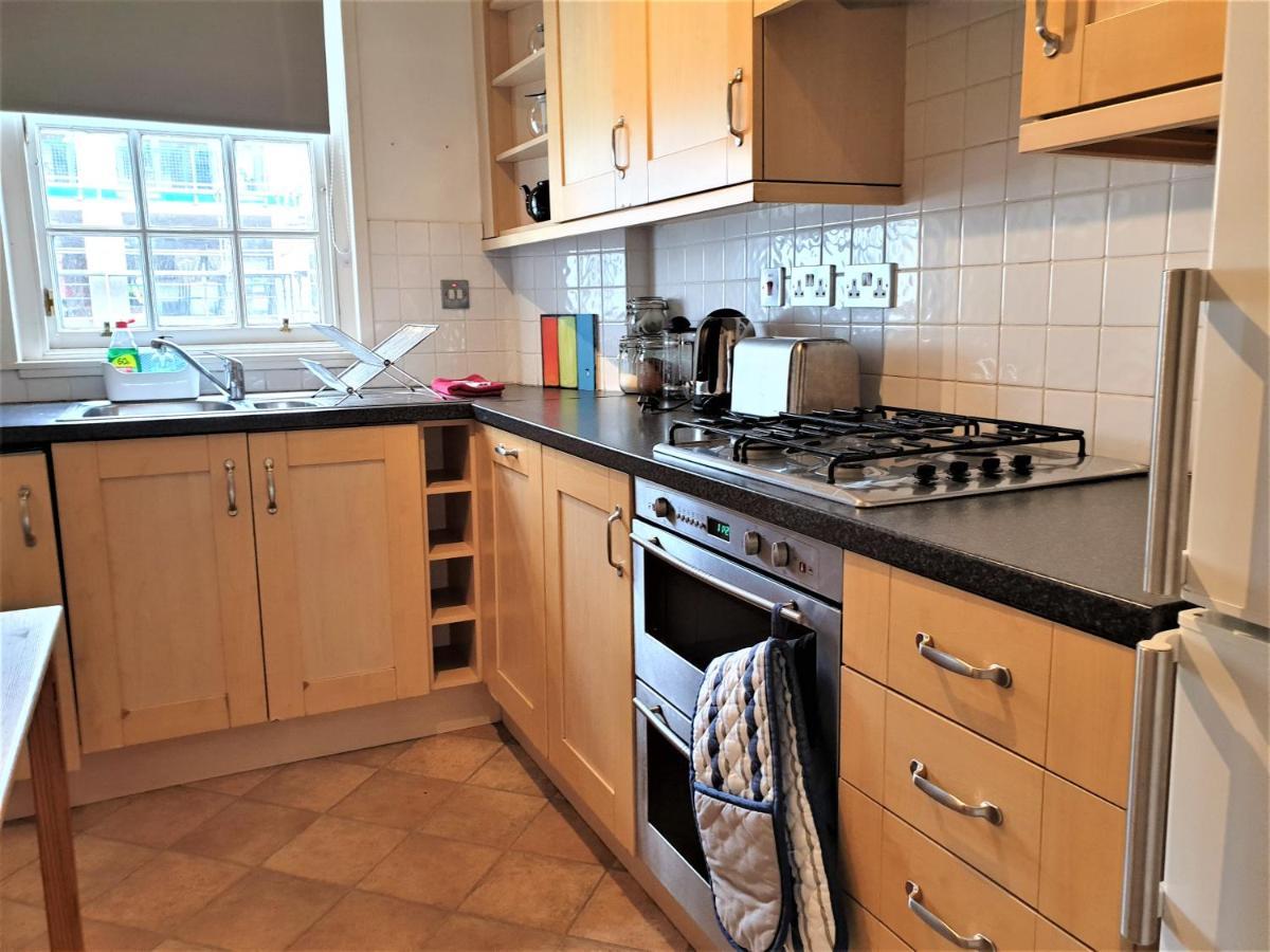 Canongate - Spacious And Historic 2 Bed Flat On Royal Mile Lejlighed Edinburgh Eksteriør billede
