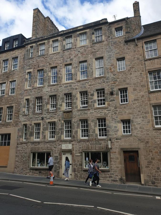 Canongate - Spacious And Historic 2 Bed Flat On Royal Mile Lejlighed Edinburgh Eksteriør billede